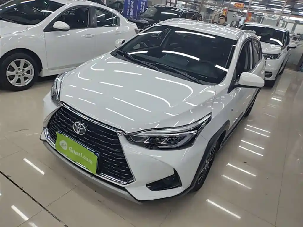 Toyota Yaris L — фото 2