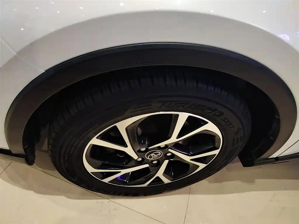 Toyota C-HR — фото 23