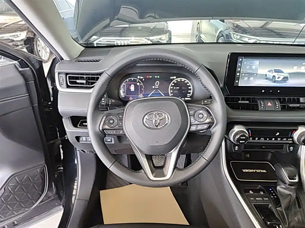 Toyota Wildlander — фото 11
