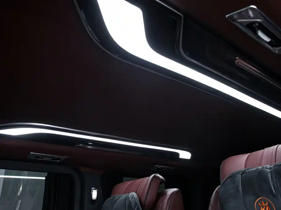 Toyota Hiace — фото 10