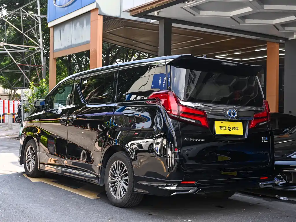 Toyota Alphard — фото 3