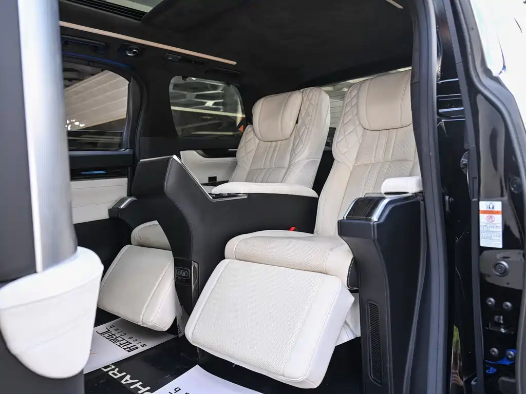 Toyota Alphard — фото 8