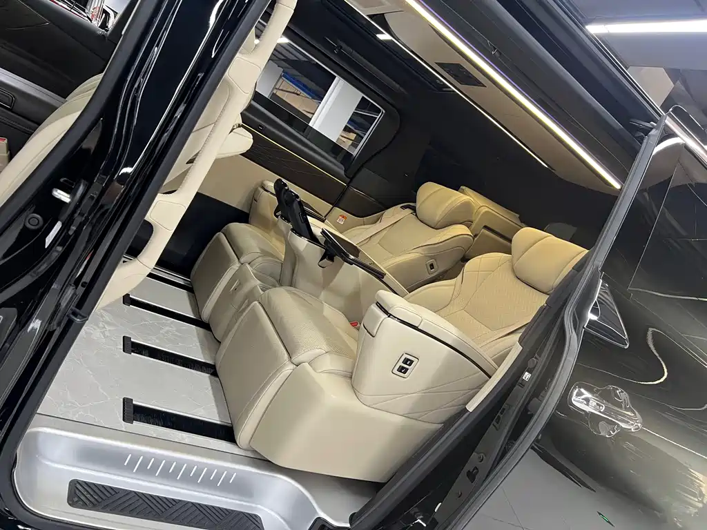 Toyota Alphard — фото 11