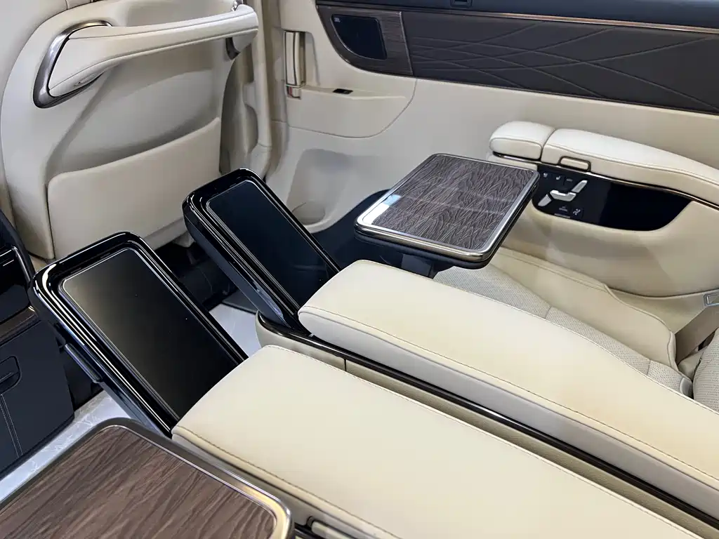 Toyota Alphard — фото 13