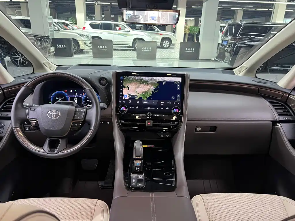 Toyota Alphard — фото 17