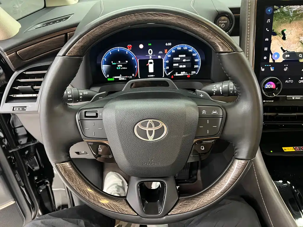 Toyota Alphard — фото 22