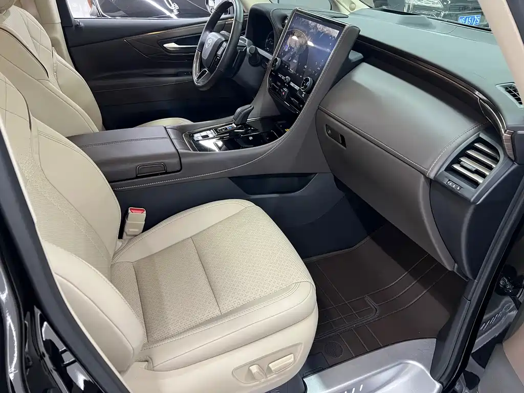 Toyota Alphard — фото 26