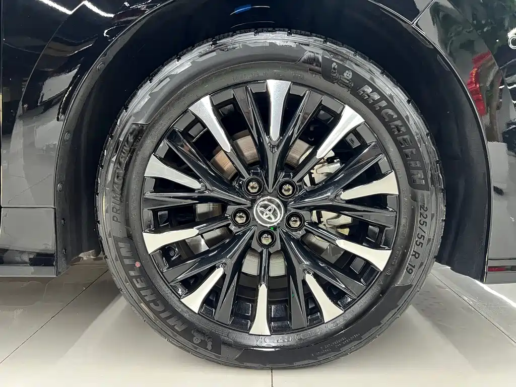 Toyota Alphard — фото 29
