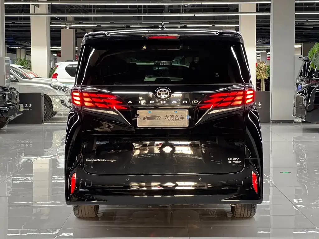 Toyota Alphard — фото 5