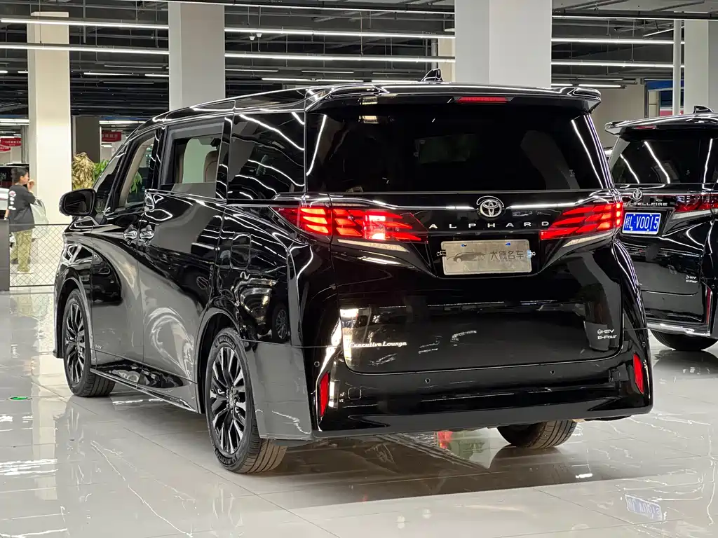 Toyota Alphard — фото 6
