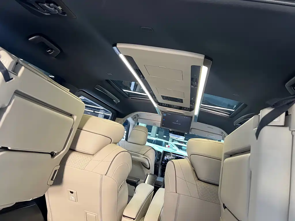 Toyota Alphard — фото 9