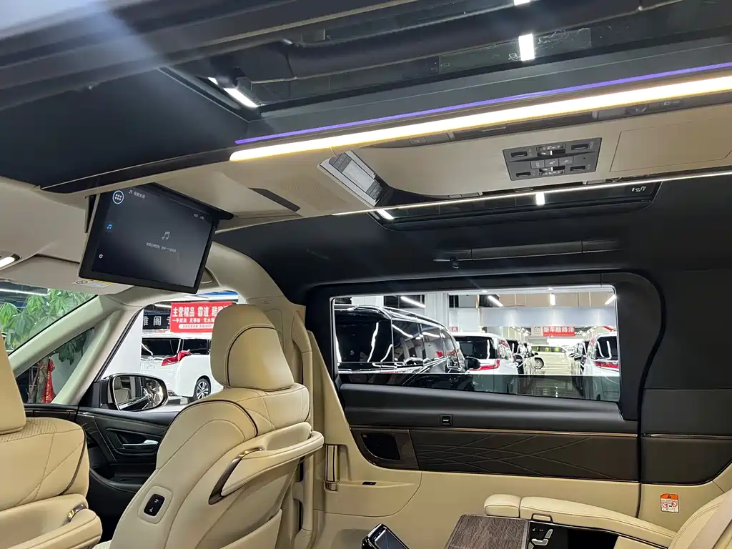 Toyota Alphard — фото 10