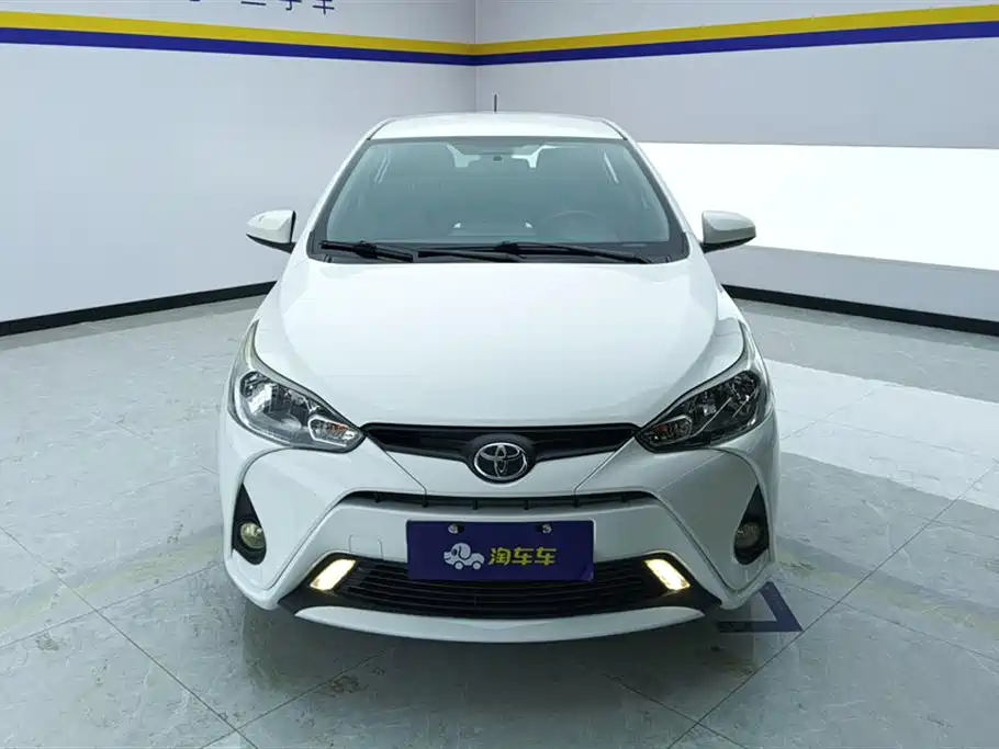 Toyota Yaris L — фото 2