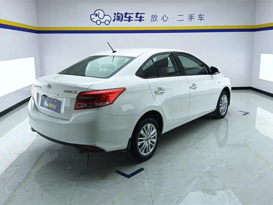 Toyota Yaris L — фото 3