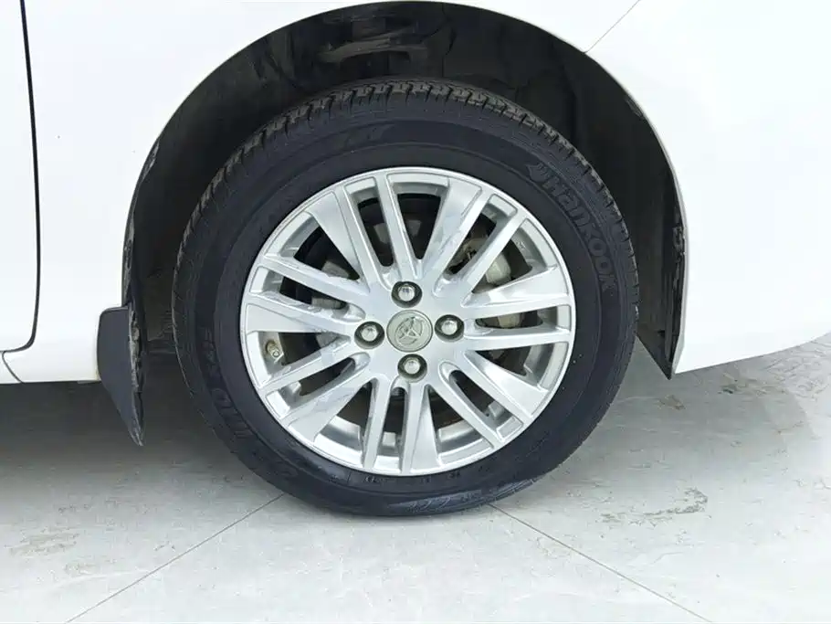 Toyota Yaris L — фото 6