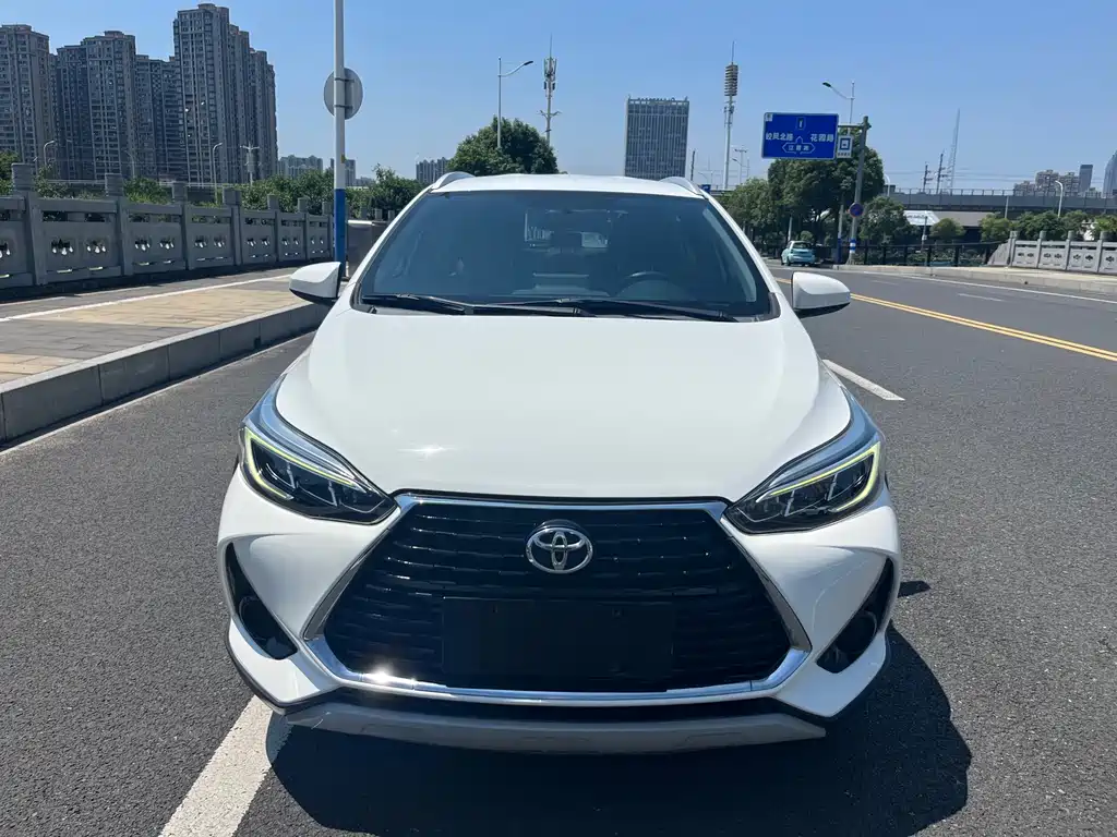 Toyota Yaris L — фото 2