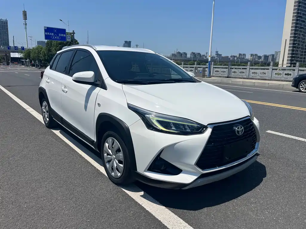 Toyota Yaris L — фото 3