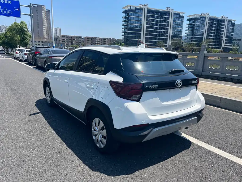 Toyota Yaris L — фото 6