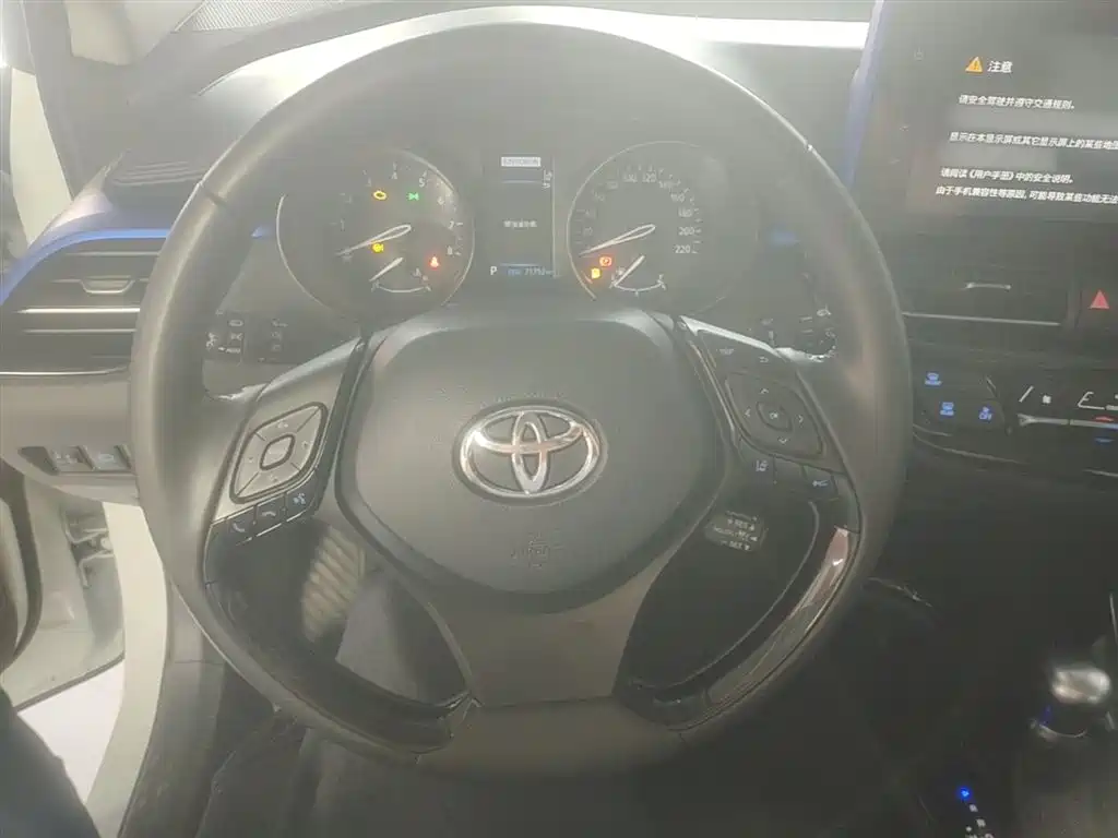 Toyota C-HR — фото 11