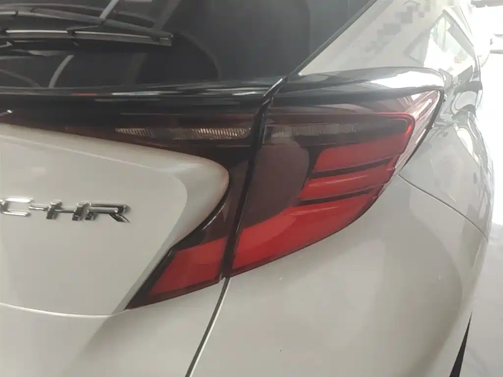 Toyota C-HR — фото 8