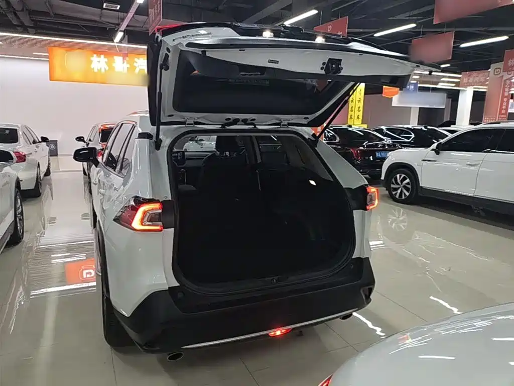 Toyota Wildlander — фото 19