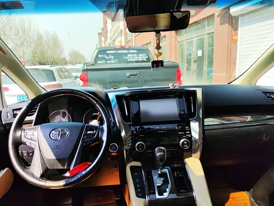 Toyota Alphard — фото 5