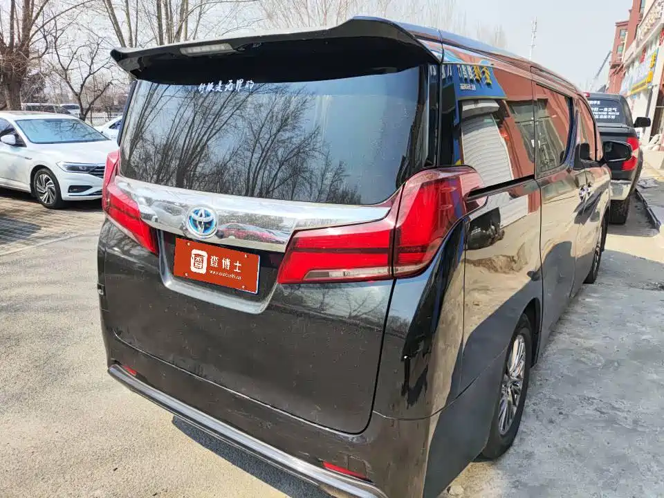 Toyota Alphard — фото 6