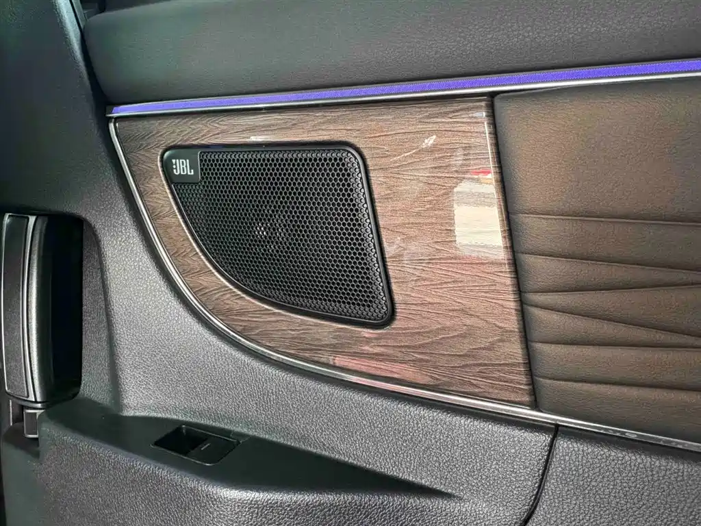 Toyota Vellfire — фото 8