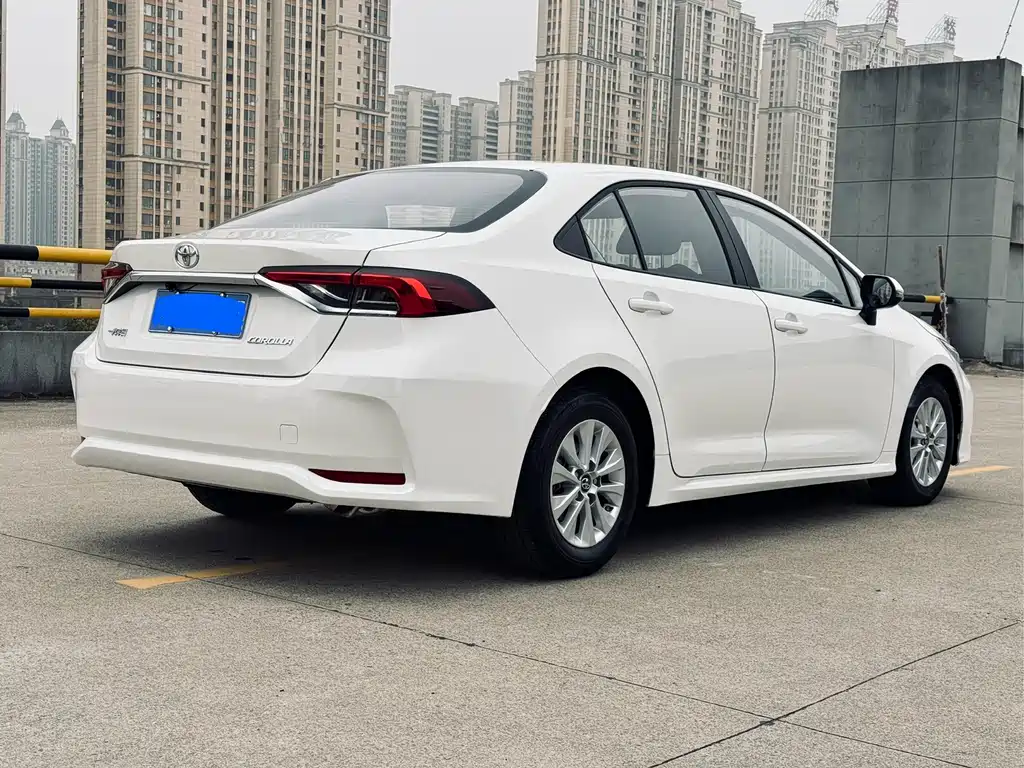 Toyota Corolla — фото 4