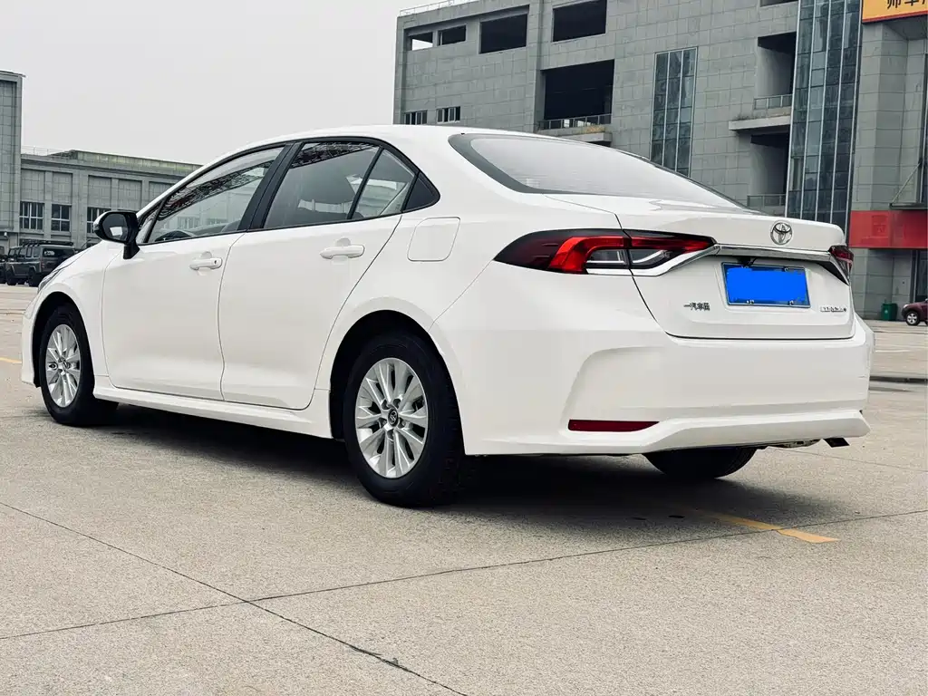 Toyota Corolla — фото 6