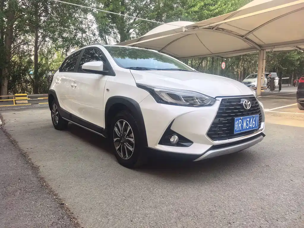 Toyota Yaris L — фото 3
