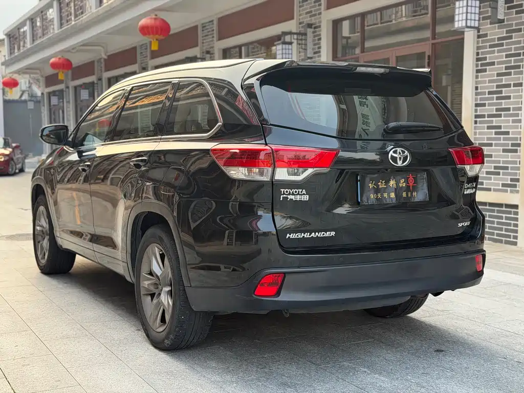 Toyota Highlander — фото 4