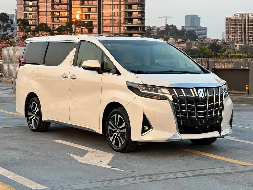 Toyota Alphard — фото 2