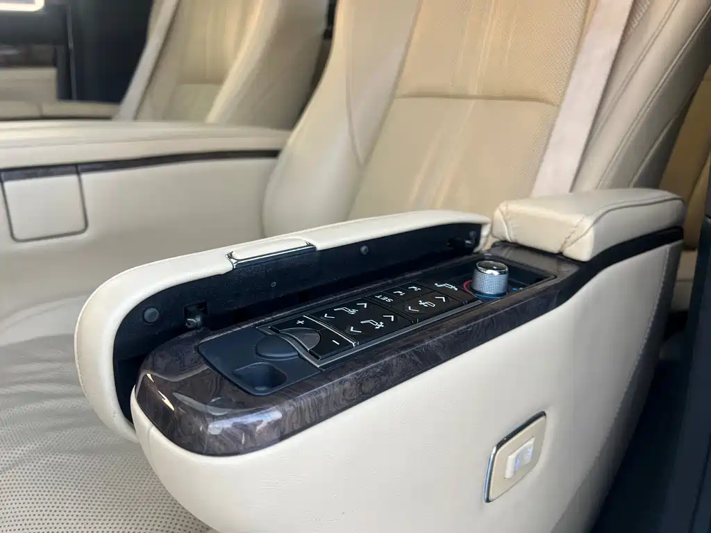 Toyota Alphard — фото 14