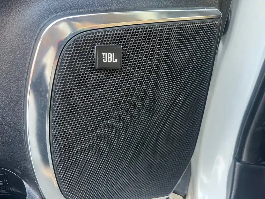 Toyota Alphard — фото 20