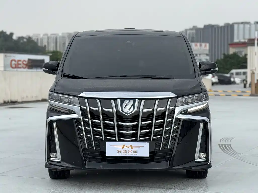 Toyota Alphard — фото 2