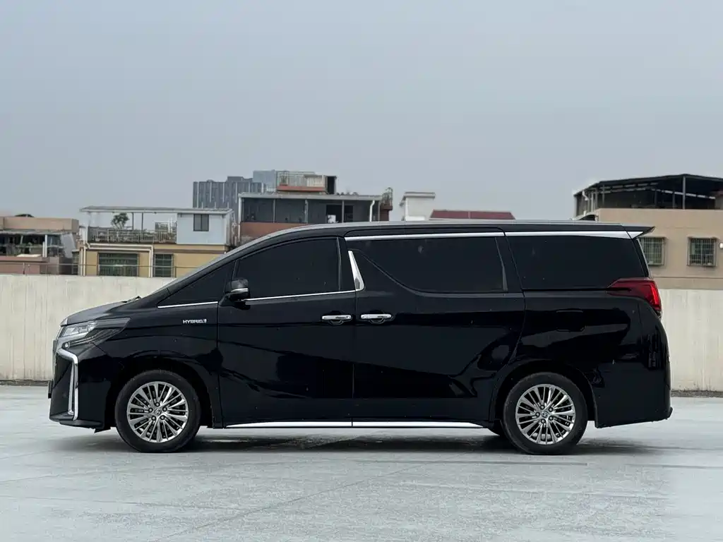 Toyota Alphard — фото 3