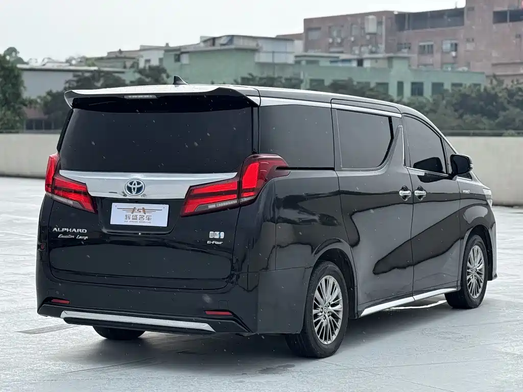 Toyota Alphard — фото 4