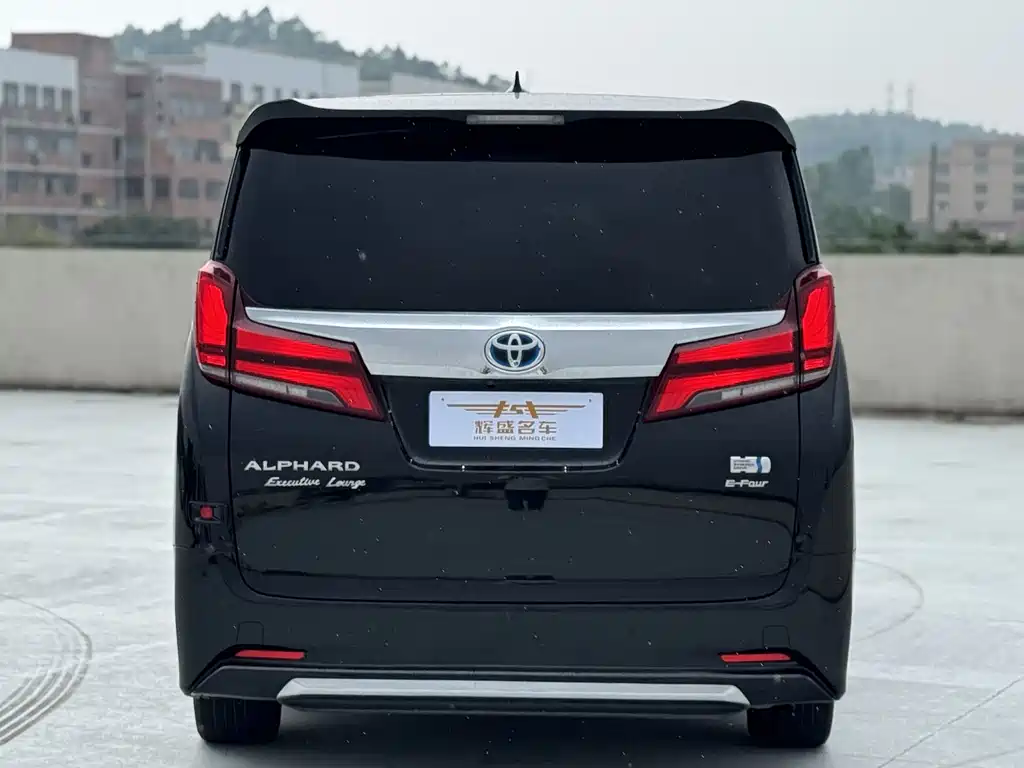 Toyota Alphard — фото 5