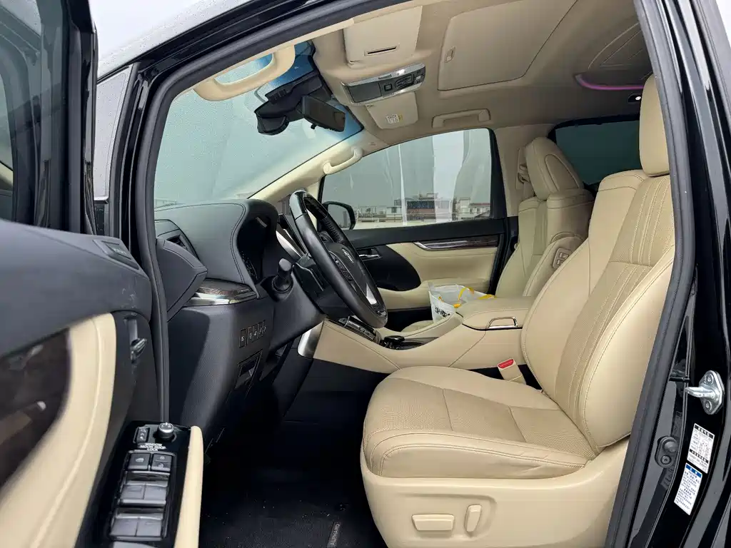 Toyota Alphard — фото 6