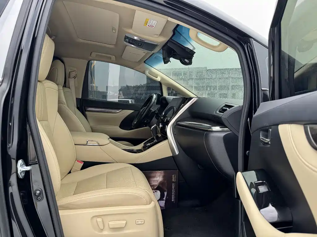 Toyota Alphard — фото 8