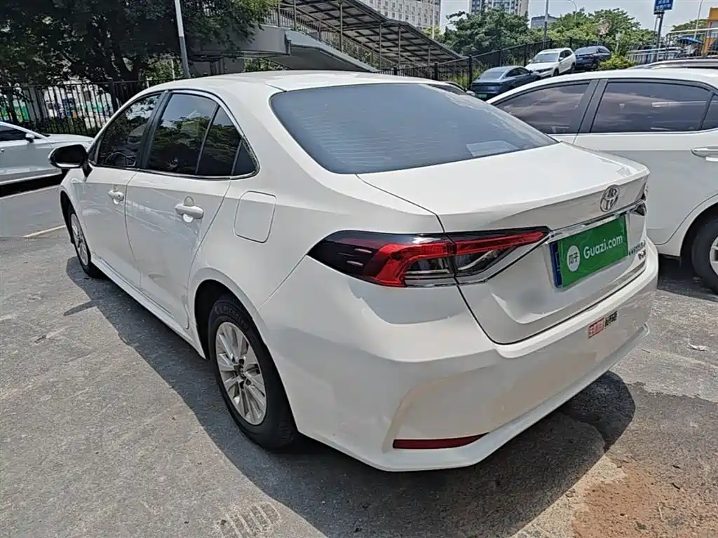 Toyota Corolla — фото 5