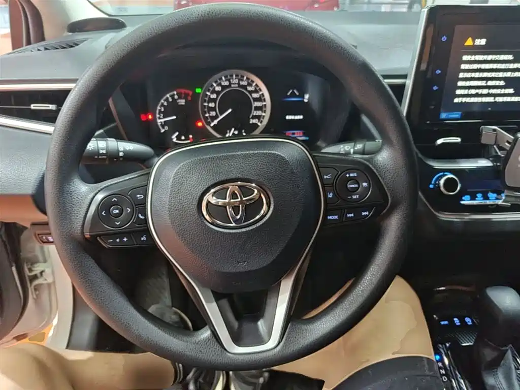 Toyota Corolla — фото 11