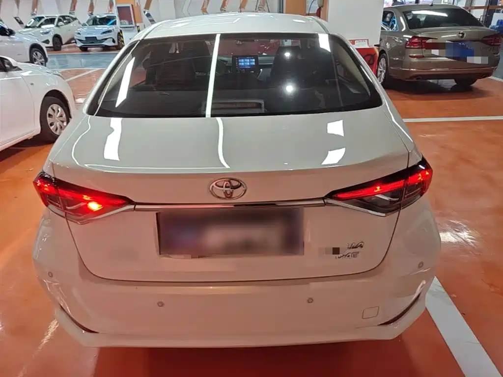 Toyota Corolla — фото 6