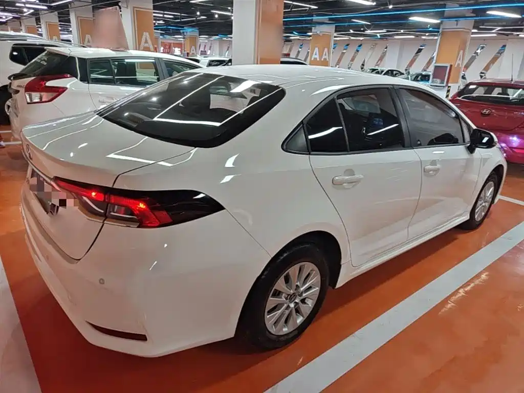 Toyota Corolla — фото 7