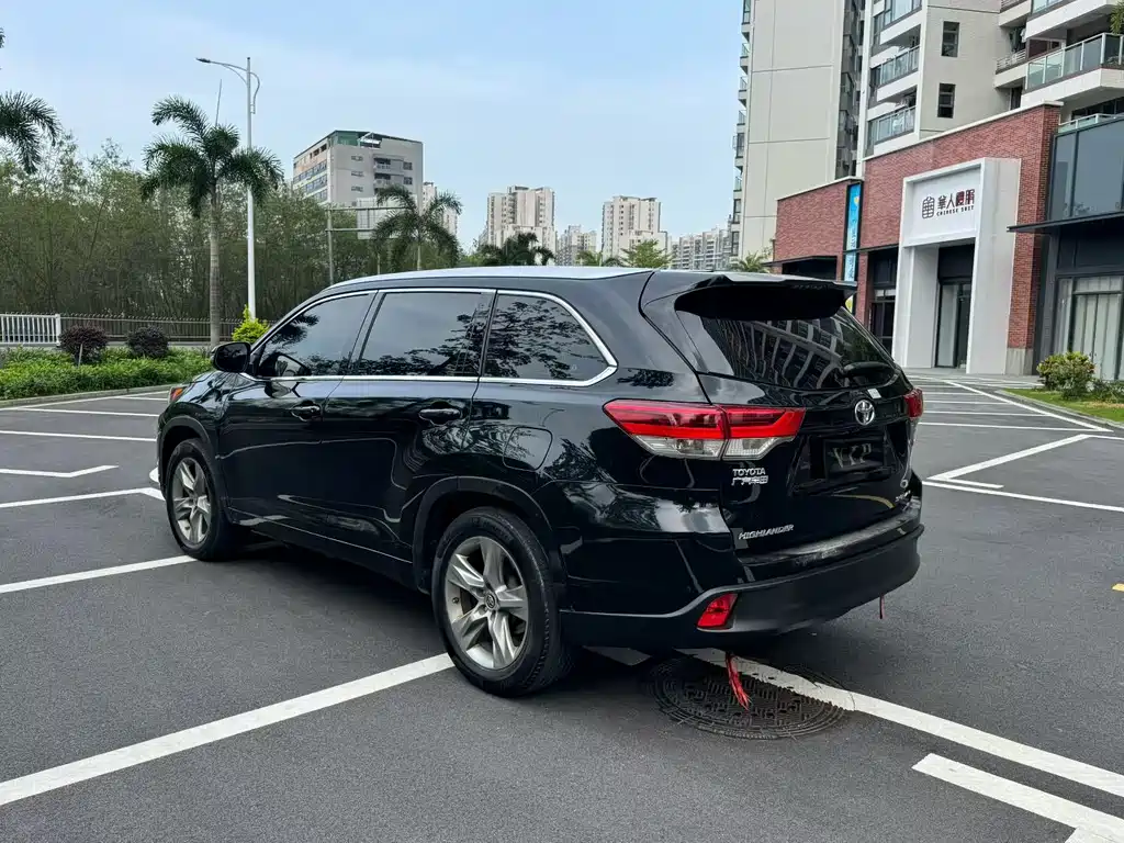 Toyota Highlander — фото 7