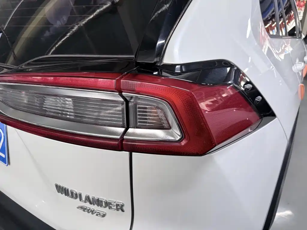 Toyota Wildlander — фото 19
