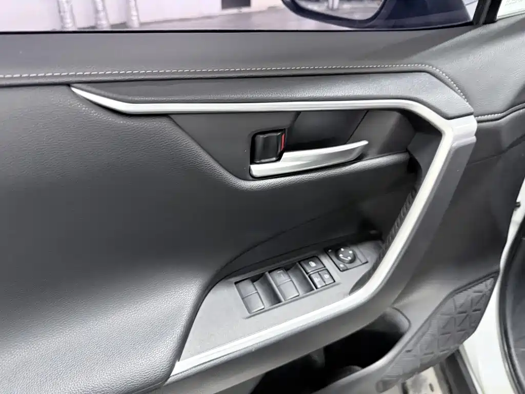 Toyota Wildlander — фото 10