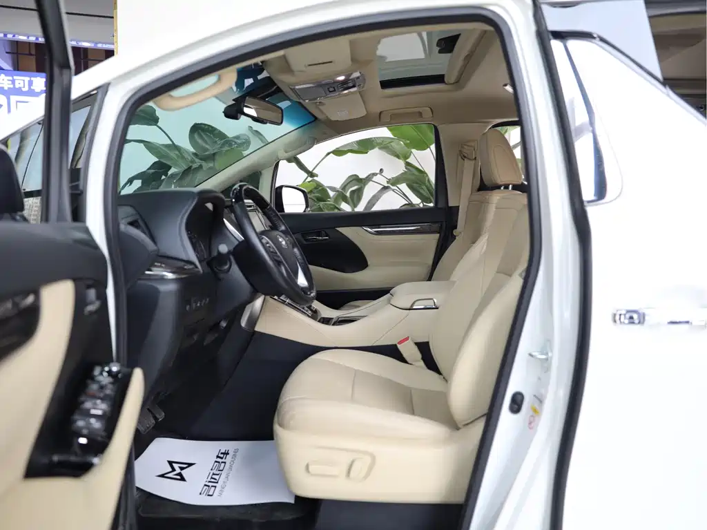 Toyota Alphard — фото 7