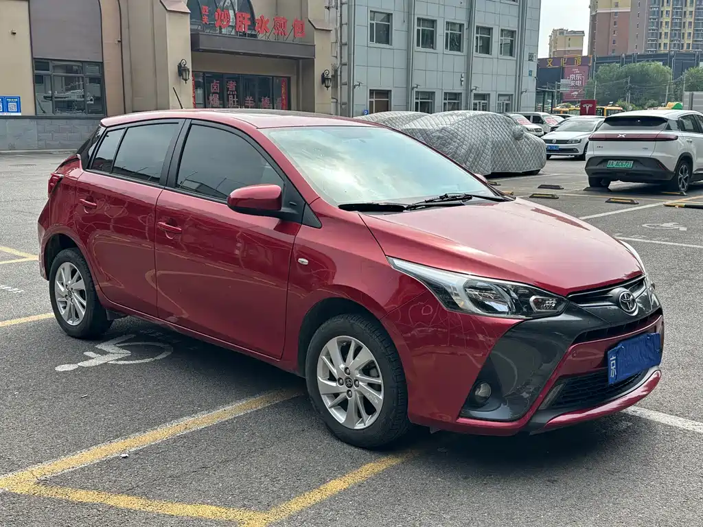 Toyota Yaris L — фото 2